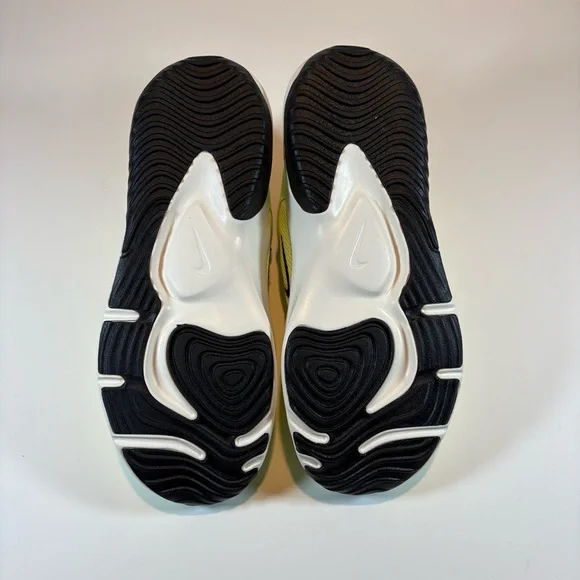 Men’s Nike Legend Essential 3 Next Nature Shoes Size 11 New In Box - Picture 5 of 6